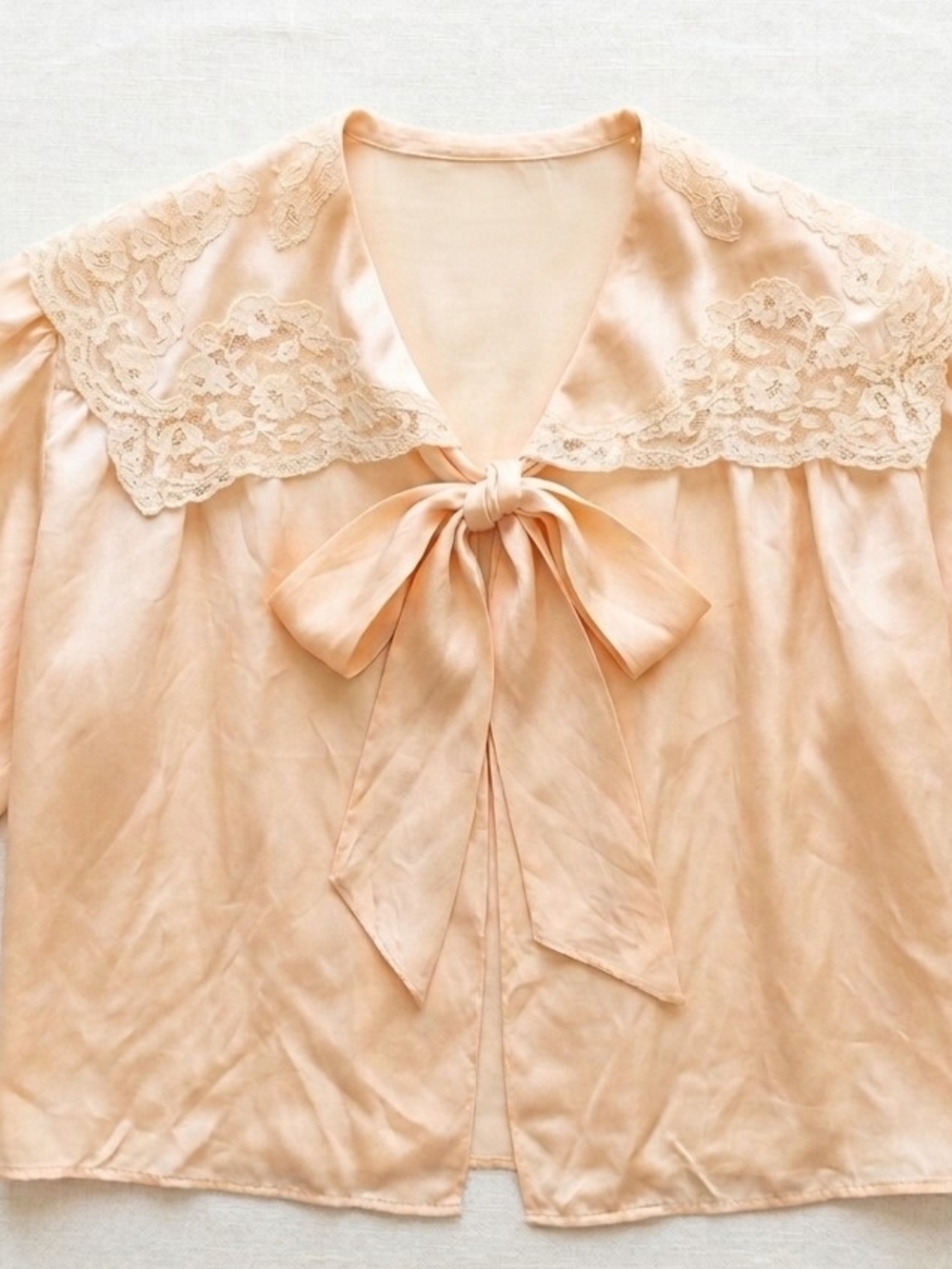 Vintage 1930s Pale Peach Silk Crepe & Lace Boudoir Bed Jacket
